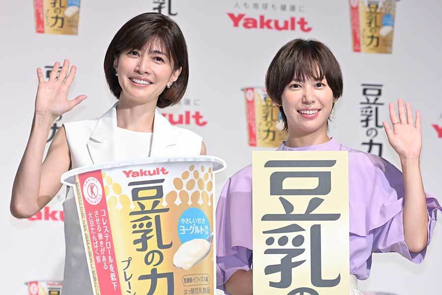 CM発表会に出席した内田有紀（左）と宮脇花綸【写真：ENCOUNT編集部】