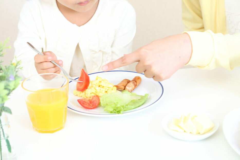 子どもが食事や着替えの際にダラダラする原因は？（画像はイメージ）