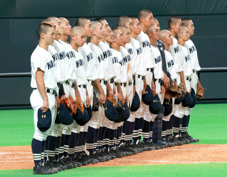 第１回北海道・東北地区交流試合に出場する北海ナイン