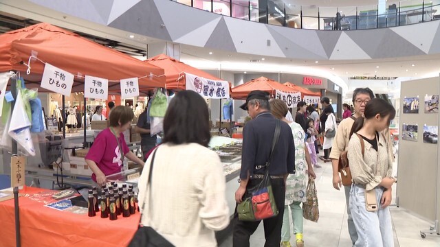 土岐市で行われた「出張輪島朝市」の様子