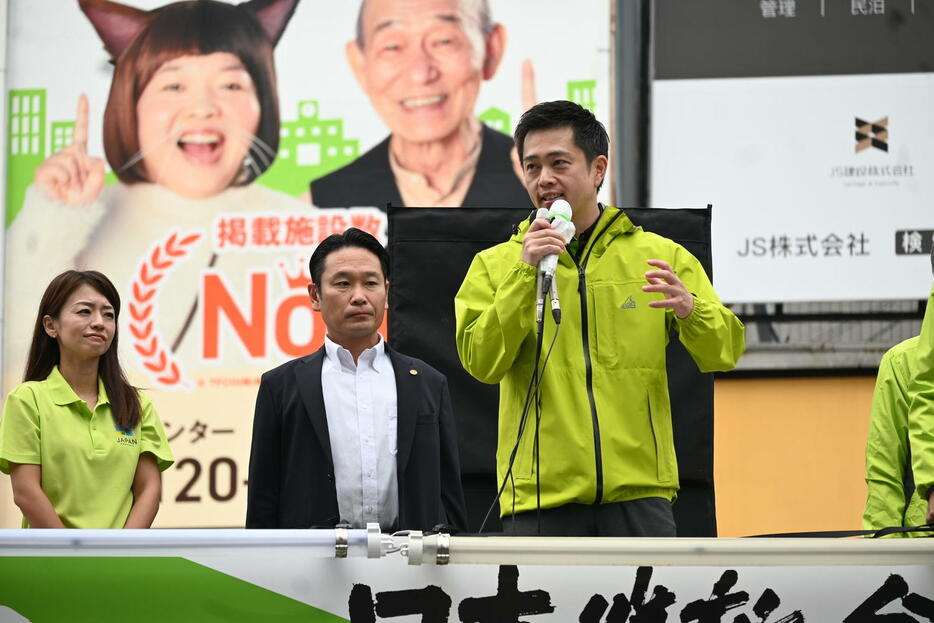 大阪・なんばで第一声を上げた日本維新の会の共同代表の大阪府吉村洋文知事（撮影・松浦隆司）