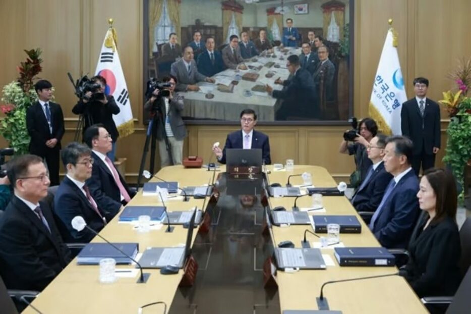 韓国銀行本館の金融通貨委員会会議室で11日開かれた金融政策方向決定会議＝韓国銀行(c)MONEYTODAY