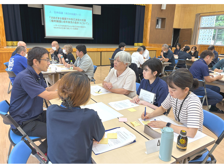 各部会の活動報告や当事者の自己決定について意見交換があった奄美地区地域自立支援協議会定例会（提供写真）