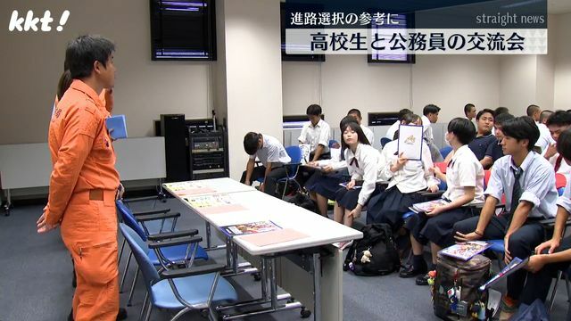 交流タイムでは詳しい仕事の中身について話を聞いた(22日・熊本市中央区)