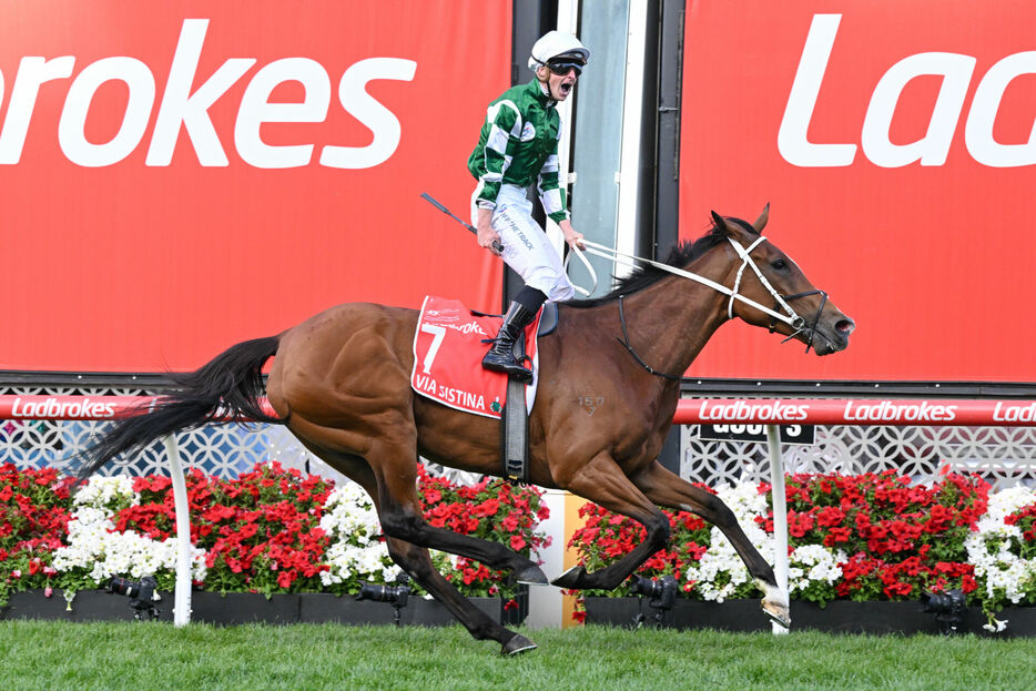 コックスプレート・ヴィアシスティーナとJ.マクドナルド騎手 （Photo by Reg Ryan/Racing Photos）