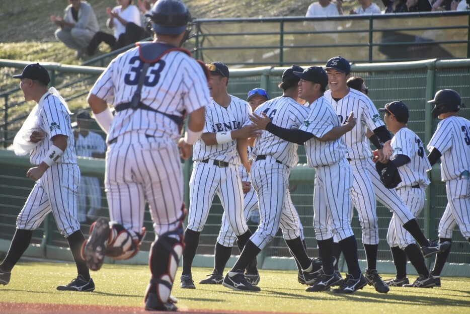 東北福祉大2回戦の10回、無死満塁のピンチを脱した