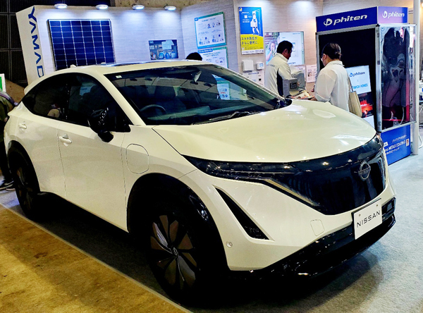 電気自動車は「動く蓄電池」（ヤマダホームズのブース=提供写真）