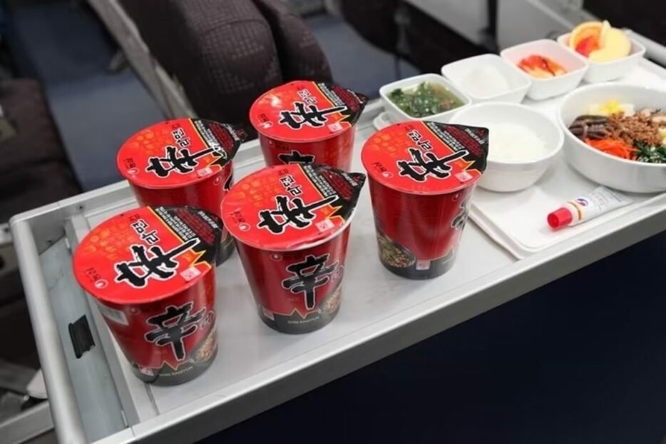 機内食カップラーメン＝農心提供(c)news1