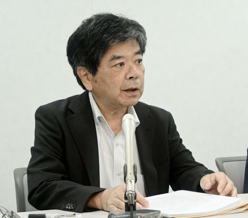 紅こうじ問題で被害相談などに応じる弁護団の結成を発表する日高清司弁護団長＝9日午後、大阪市