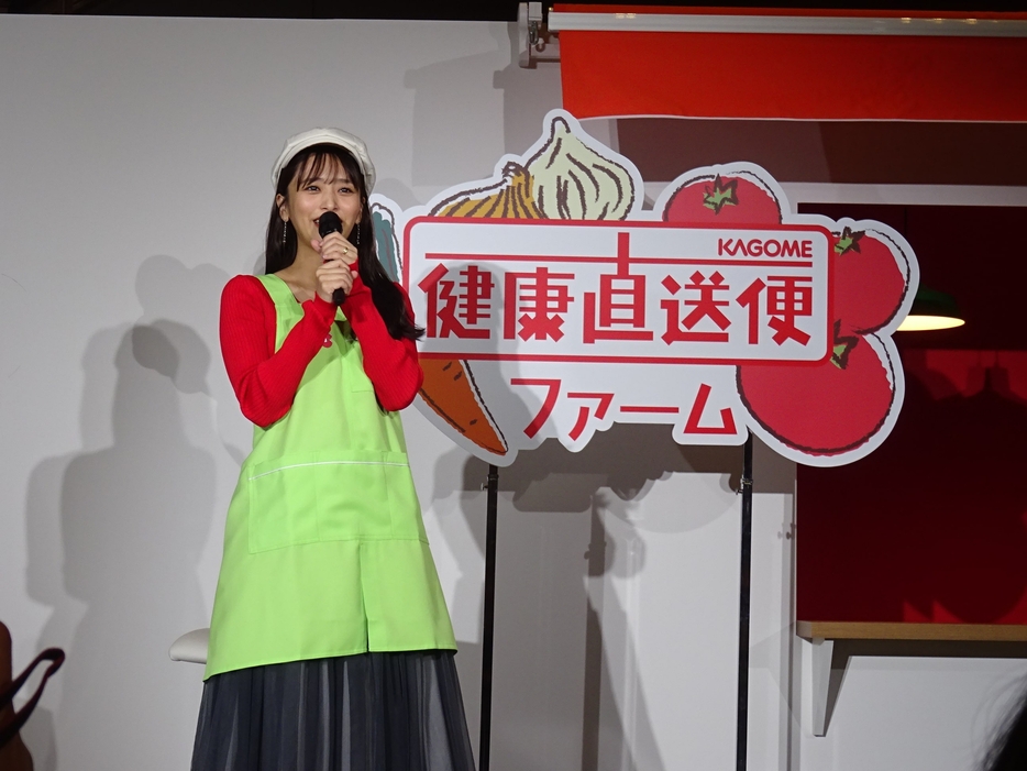 「つぶより野菜」のファンと語るアンバサダーの近藤さん