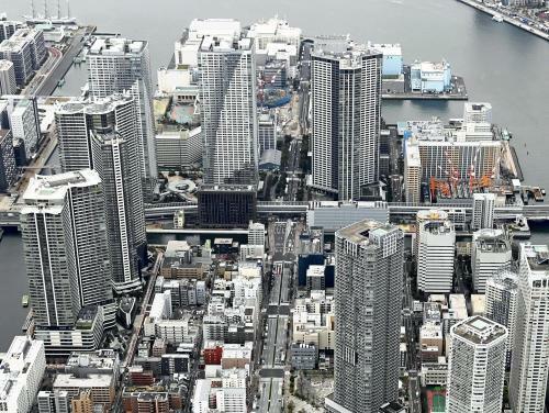 東京・湾岸エリアにそびえるタワーマンション群（３月、東京都中央区で、読売ヘリから）＝池谷美帆撮影