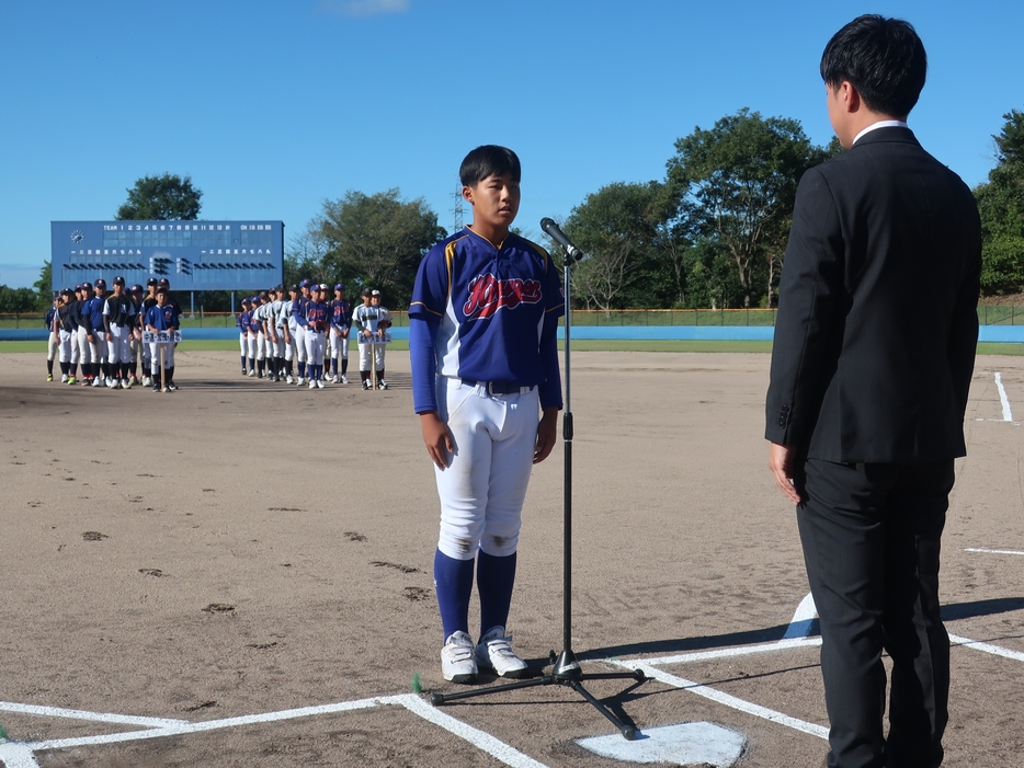 選手宣誓する北房・久世・蒜山中の池田主将=岡山県津山市で