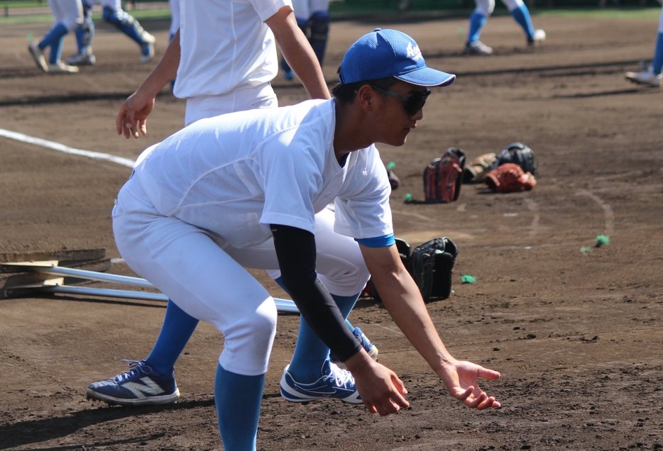 守備練習中の西川史礁