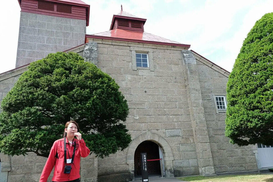 余市蒸溜所のシンボルでもあるキルン塔。現在は使われていないが、もともとはここで発芽した大麦をピート（泥炭・草炭）で燻しながら乾燥させ、麦芽を作っていた