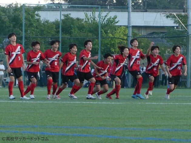 勝利した駒込の選手たち(写真=志水麗鑑)