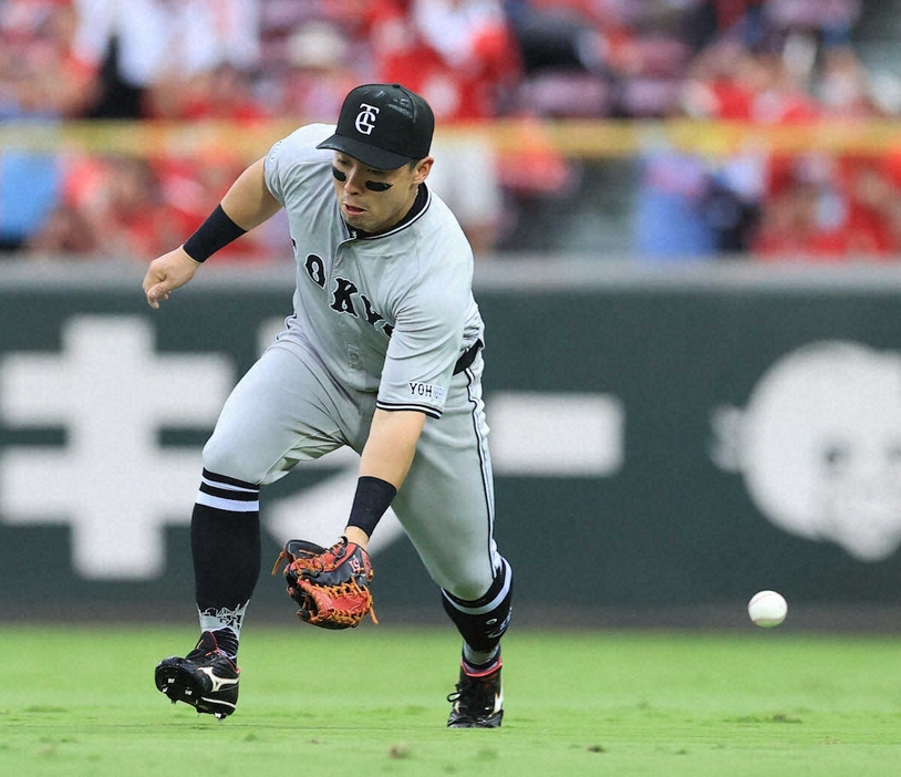 9月21日の広島戦の8回、小園の適時打を後逸した浅野