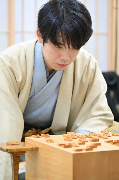 竜王戦7番勝負第2局2日目に臨んだ藤井聡太竜王（日本将棋連盟提供）