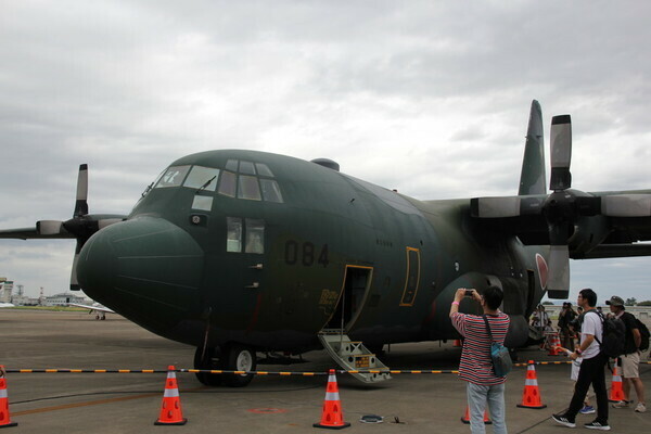 C-130H戦術輸送機。航空自衛隊では約40年前から運用している（水野二千翔撮影）