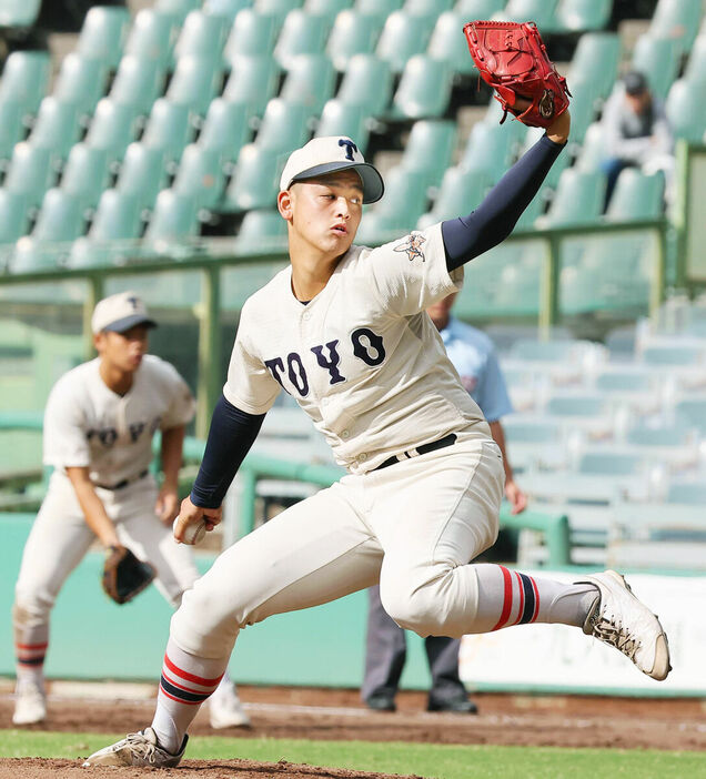 東洋大姫路先発投手の阪下漣　（カメラ・馬場　秀則）