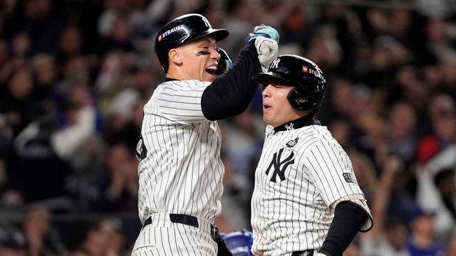 勝利したヤンキースジャッジ選手とボルペ選手（写真：AP/アフロ）