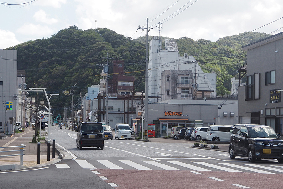 衆院を解散した午後、奄美市市街地の様子