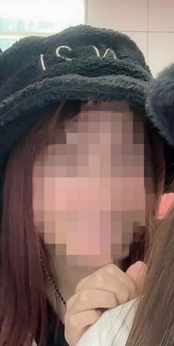 笑顔で写真に映るA子。元ホステスという経歴もうなずける美貌だ