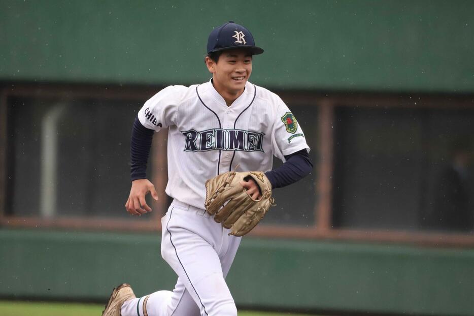 3番手で登板した千葉黎明・岩下 竜典投手（1年）