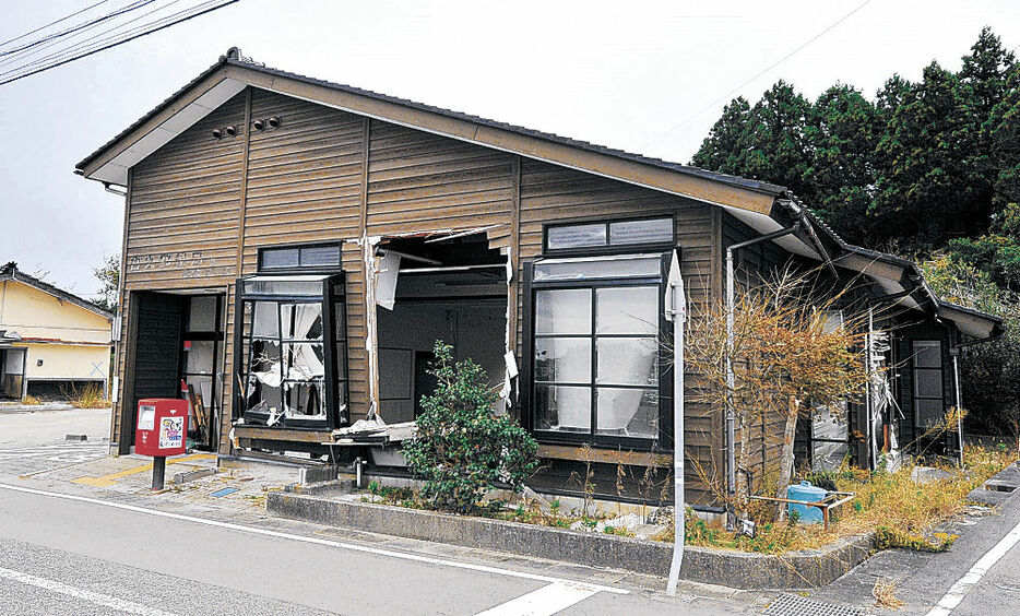 能登町が「震災遺構」として保存、活用する白丸郵便局＝能登町白丸