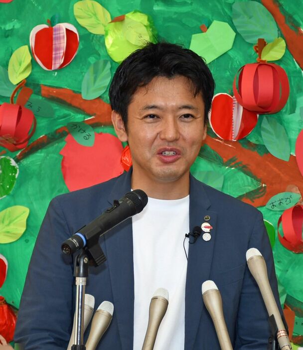 青森モデルについて説明する宮下知事