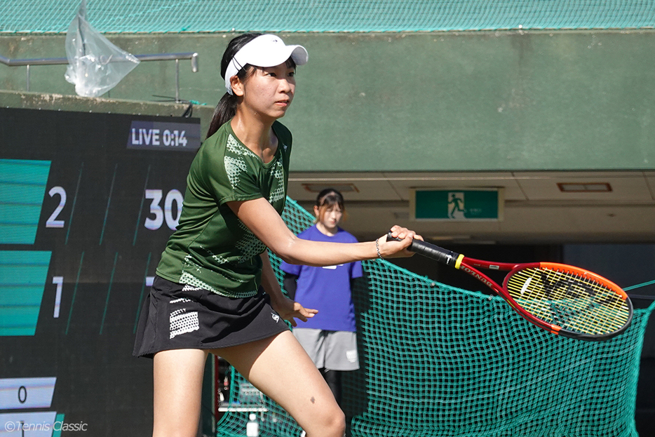 ループボールやスライスを織り交ぜて元全豪女王を翻弄した伊藤あおい（写真：テニスクラシック）