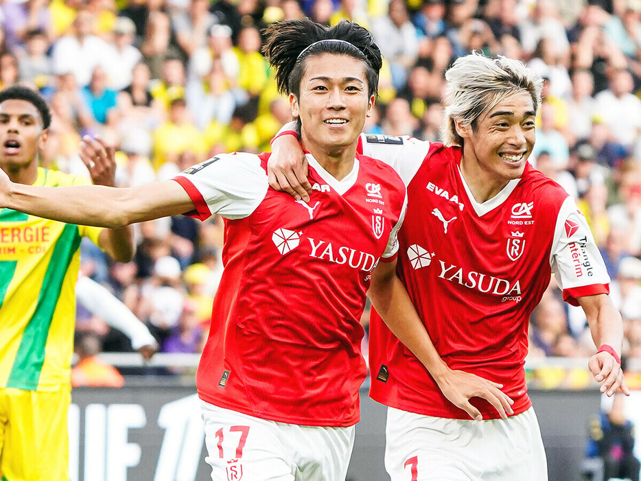 中村敬斗（左）と伊東純也（右）の両翼が大暴れ　photo by Getty Images