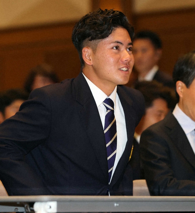 ＜プロ野球ドラフト会議　関大・金丸＞笑顔の関大・金丸（撮影・北條　貴史）