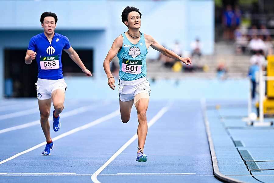 男子200メートルで優勝した鵜澤飛羽【写真：中戸川知世】