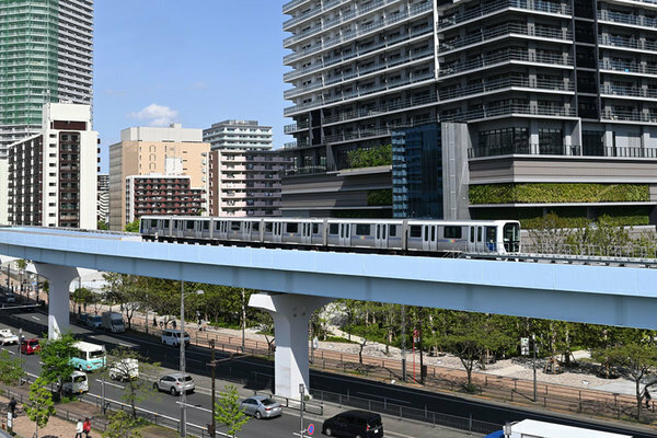 東京の「ゆりかもめ」にもバンコクのBTSと似たような風景はある（画像：写真AC）。