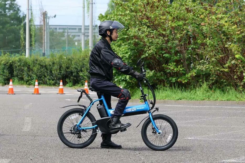 サドルの高さは調整可能なので、足つきはどんな体格にも合わせられる。