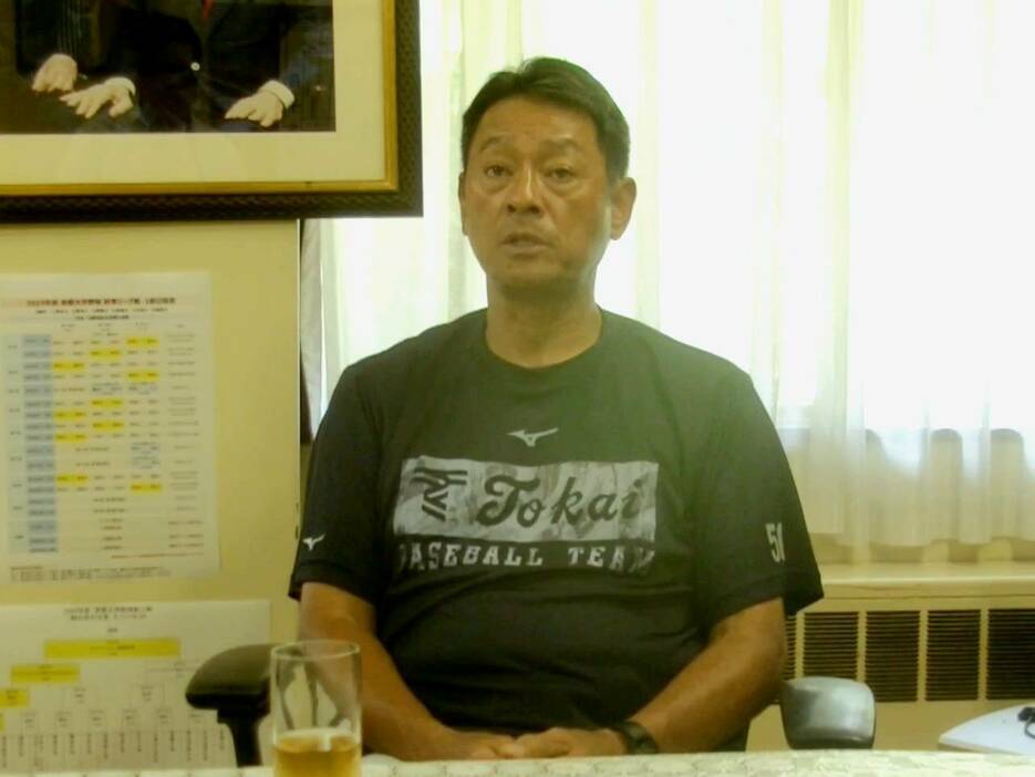 インタビューに答える長谷川 国利監督