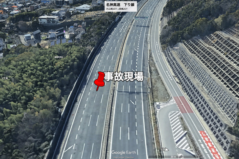 名神高速の事故現場（画像：Google Earth）。