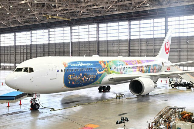 JALのディズニー特別塗装機「JAL Fantastic Journey Express」＝24年10月21日 PHOTO: Tadayuki YOSHIKAWA/Aviation Wire