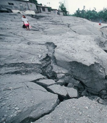 フィリピン・ピナトゥボ火山で発生した泥流　photo by gettyimages