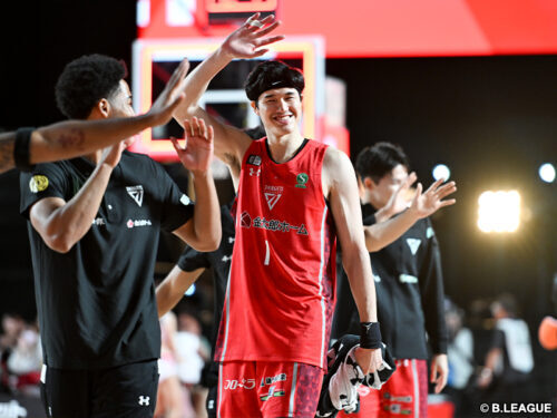 今季開幕戦でBリーグデビューを果たした千葉ジェッツの渡邊雄太［写真］＝B.LEAGUE