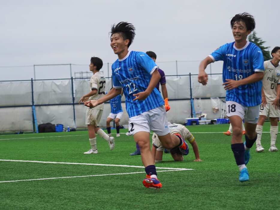 2度のキックフェイントからゴラッソを沈めた横浜FCユースDF佃颯太(2年=横浜FCジュニアユース出身)(Masashi TSUCHIYA)