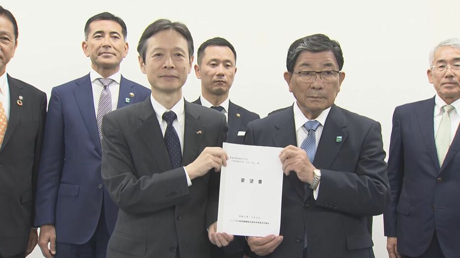 古田岐阜県知事が丹羽社長に要望書を手渡した 2024年10月8日午後5時ごろ