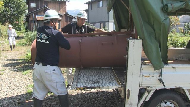 オリを設置＝17日、勝山市沢町2丁目