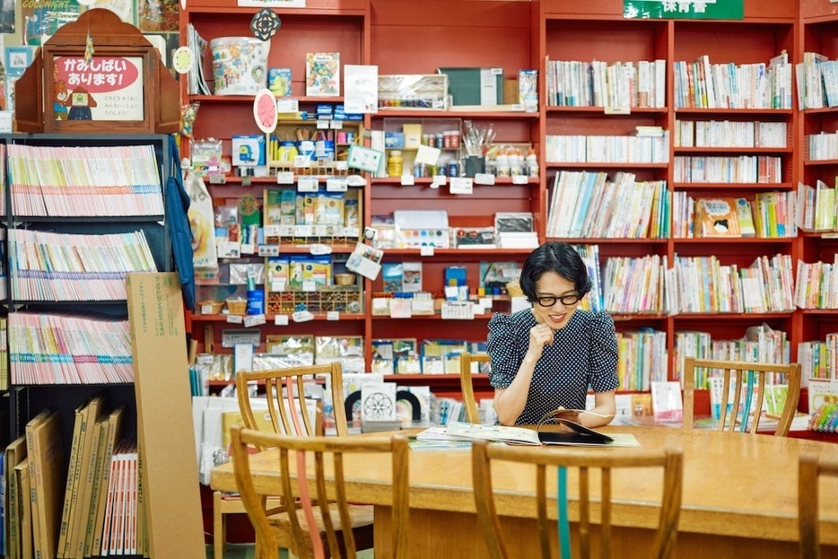 クレヨンハウス東京店2階の子どもの本・木のおもちゃ専門店には、娘さんと一緒に訪れて絵本を買うことも。（年中無休／11:00～19:00）