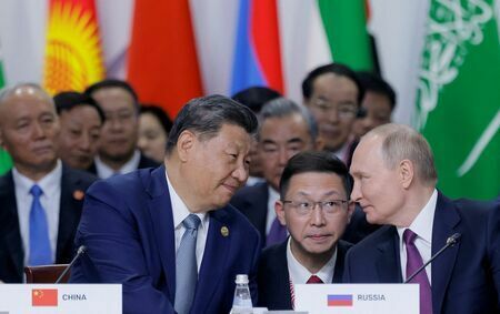 BRICS首脳会議での習近平主席とプーチン大統領（写真：代表撮影/ロイター/アフロ）