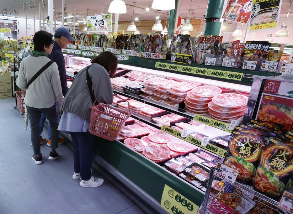 スーパーの食品売り場＝東京都練馬区のスーパー「アキダイ」