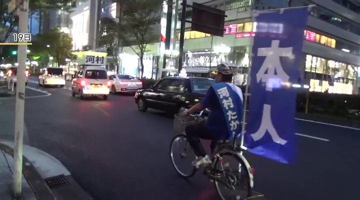 名古屋・栄を自転車で疾走する河村氏