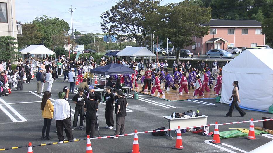 文化活動講座に通う人たちの発表会＝松阪市（三重テレビ放送）