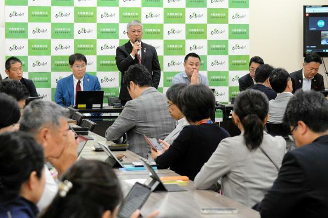 大阪維新の会の府議団が開いた会合=2024年10月29日午後3時3分、府庁