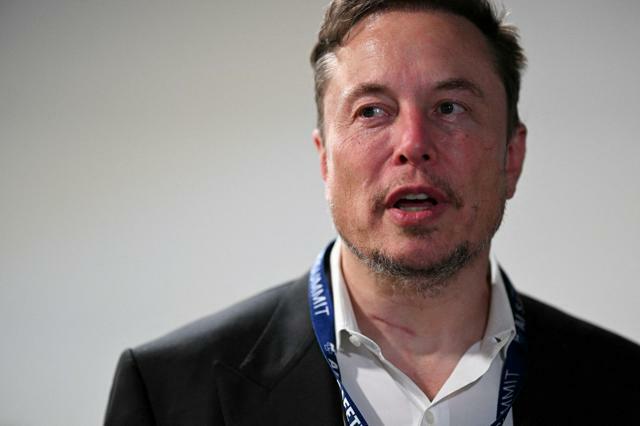 イーロン・マスク氏=2023年11月、英国、ロイター